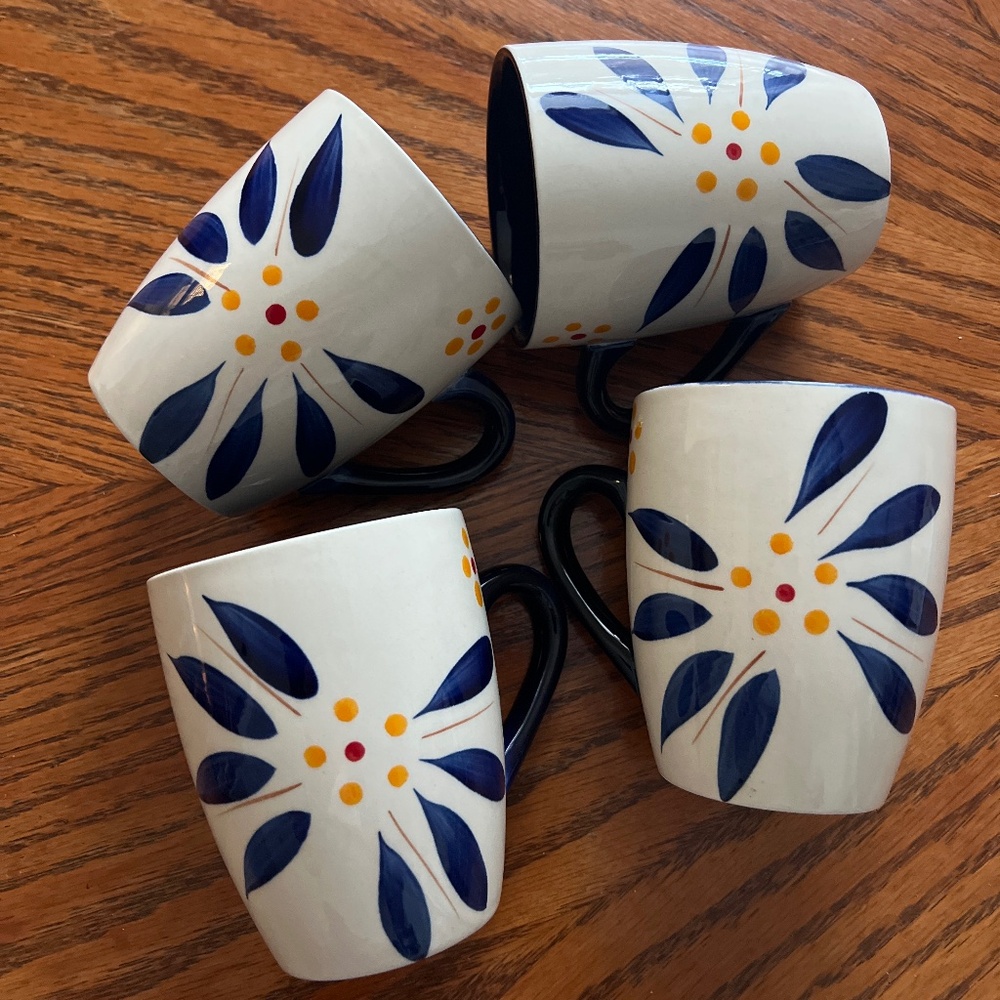 Temptations Old World Vivid Mugs - EUC